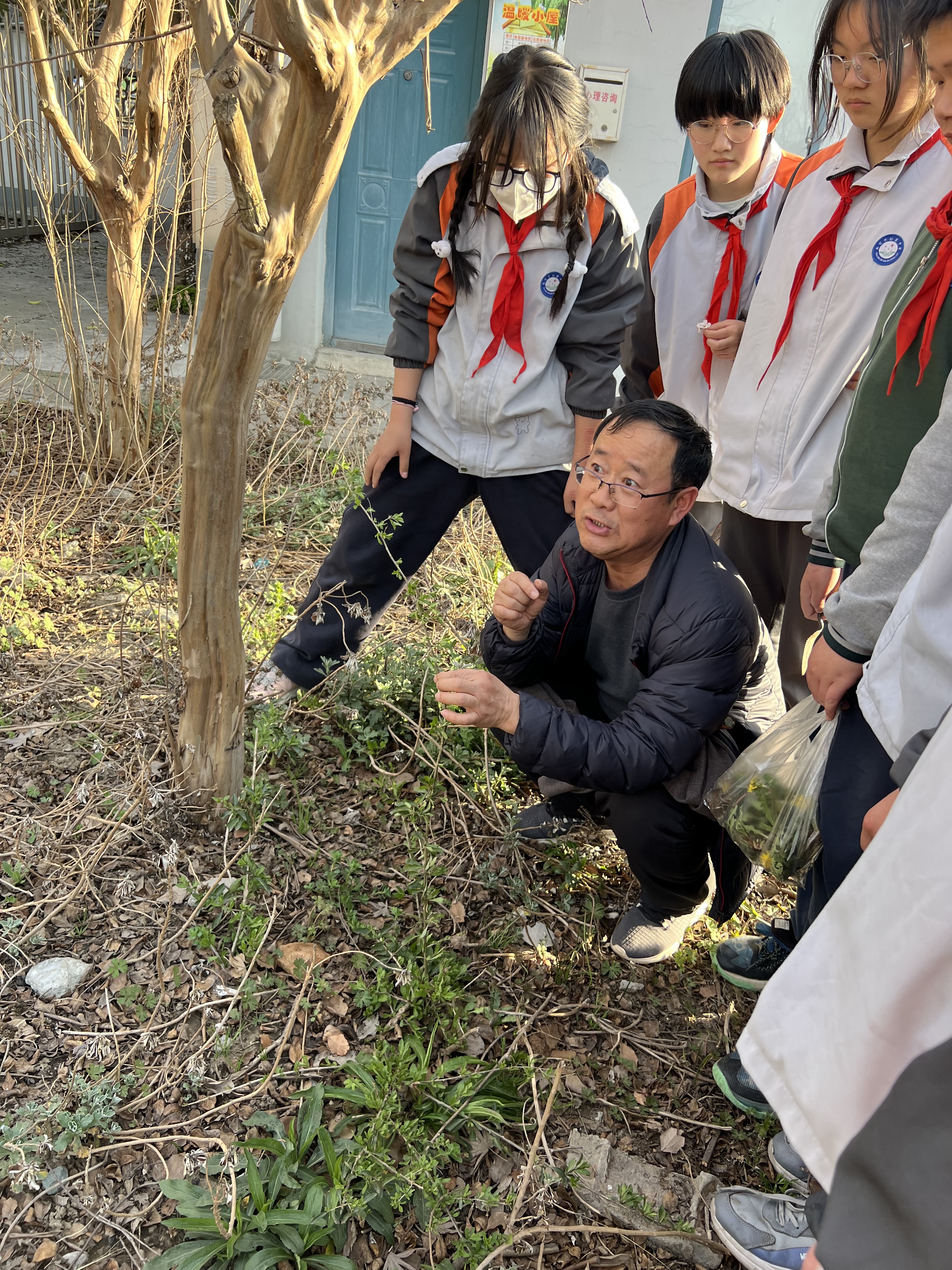 严老师指导学生.JPG